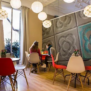 https://born-barcelona-hostel.catalonia-hotels.com